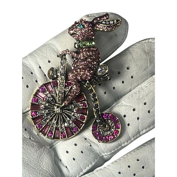 BANANABLINGVEGAS Jewelry - old money glam retro large figural rhinestone pin brooch 3 '' sparkly